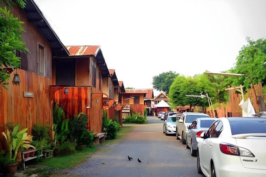 Jidapa Resort Ayutthaya Bagian luar foto