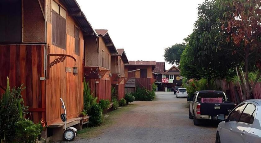Jidapa Resort Ayutthaya Bagian luar foto